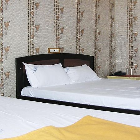 Sbs Residency Tirupati Otel Renigunta Oda fotoğraf