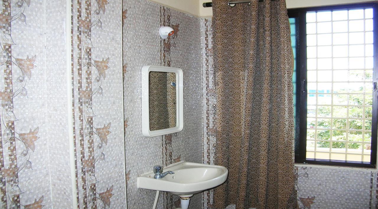 Sbs Residency Tirupati Otel Renigunta Oda fotoğraf